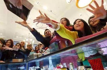 大鸡吧艹高潮中国人依然爱赴日旅游 消费已由爆买转向网购